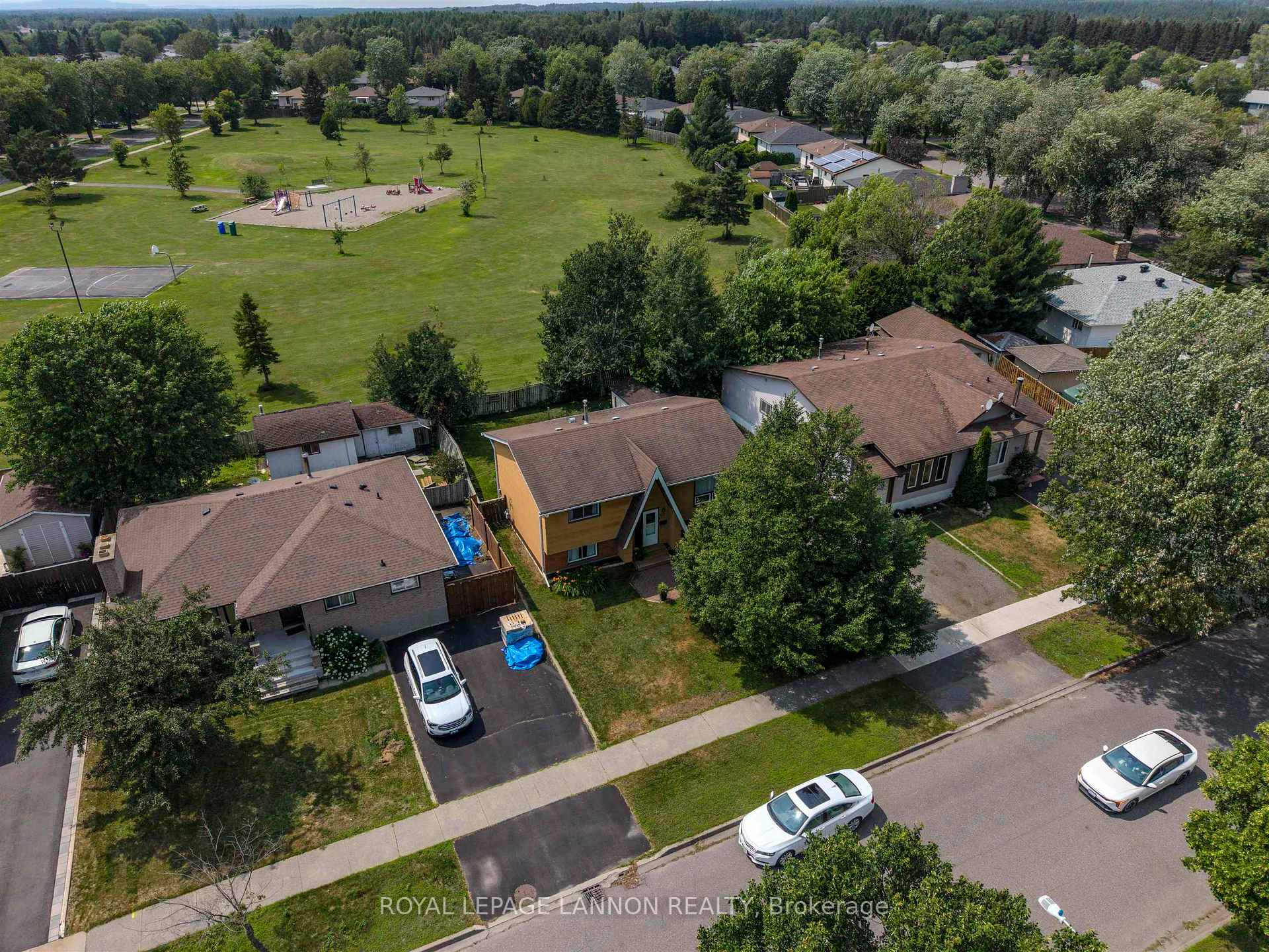 Photo 2 of 145 Conestoga Street, Thunder Bay, College Park — HOMEH