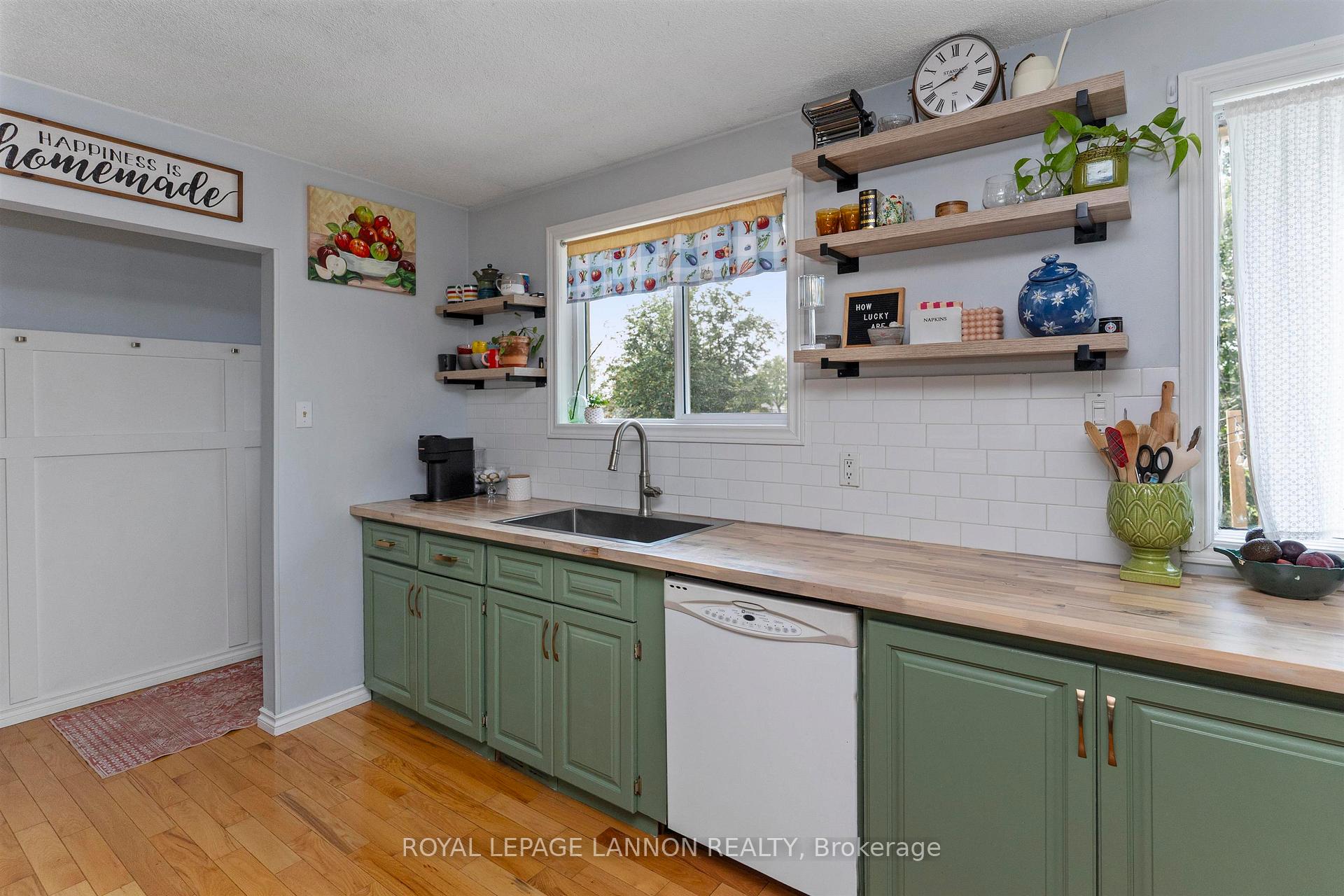 Photo 10 of 145 Conestoga Street, Thunder Bay, College Park — HOMEH
