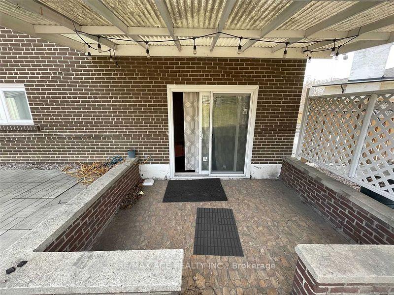 Photo 2 of Unit Lower, 40 Cavehill Crescent, Scarborough, Wexford-Maryvale — HOMEH
