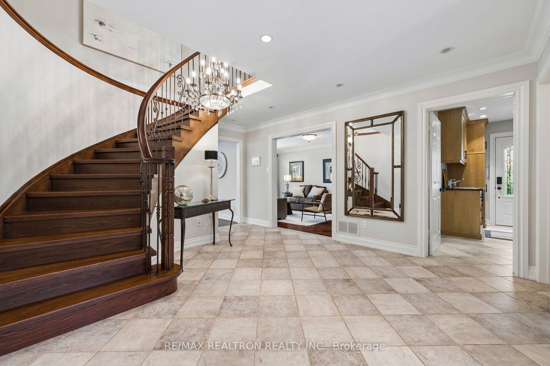 Photo 4 of 86 Reeve Drive, Markham, Markham Village — HOMEH
