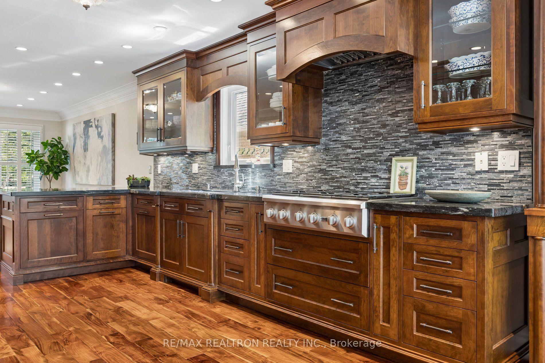Photo 7 of 86 Reeve Drive, Markham, Markham Village — HOMEH
