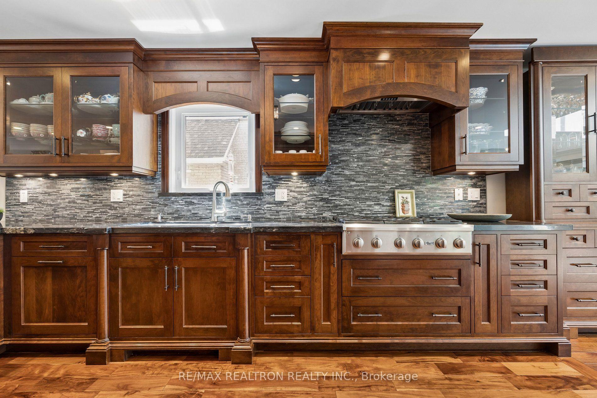 Photo 8 of 86 Reeve Drive, Markham, Markham Village — HOMEH