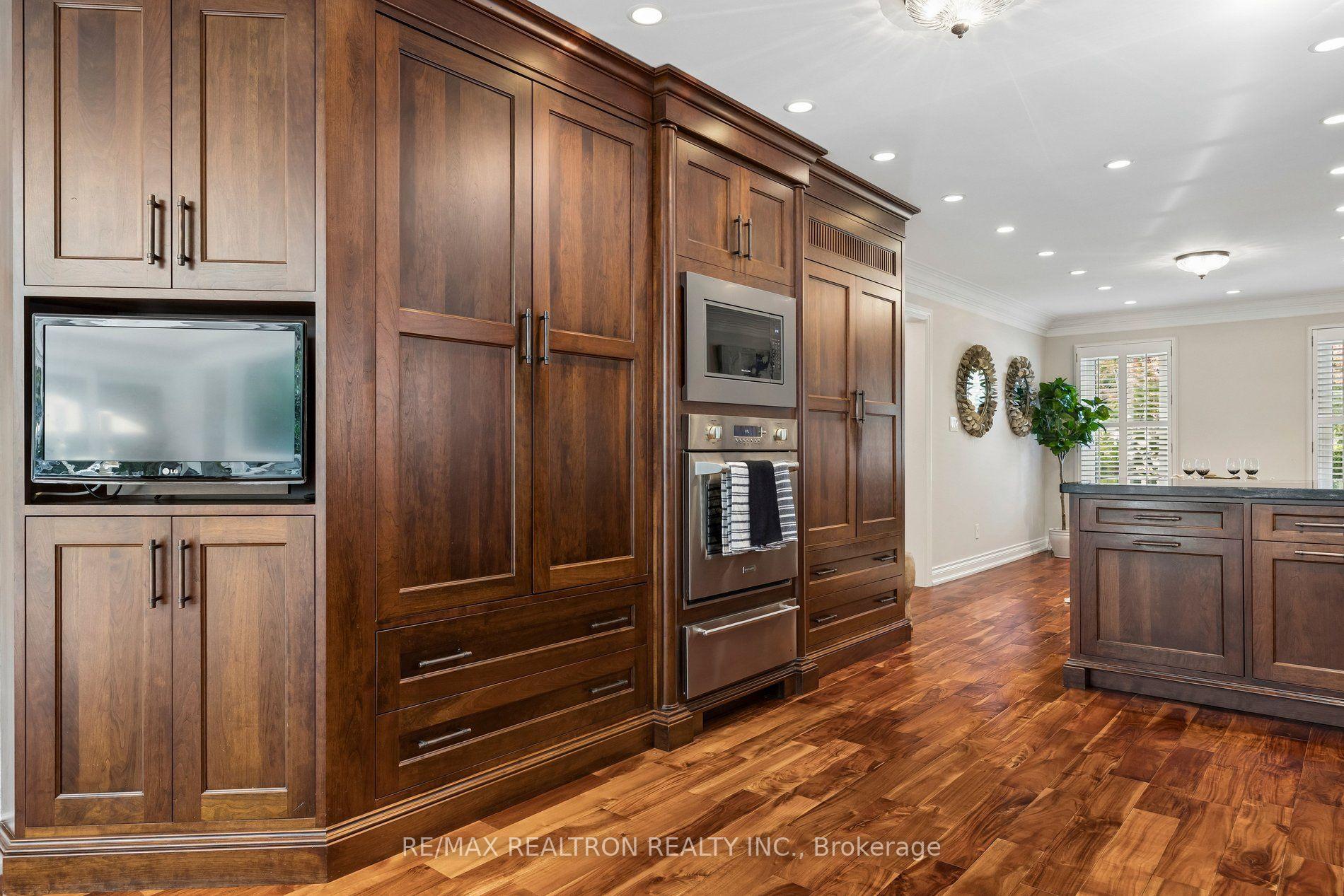 Photo 9 of 86 Reeve Drive, Markham, Markham Village — HOMEH