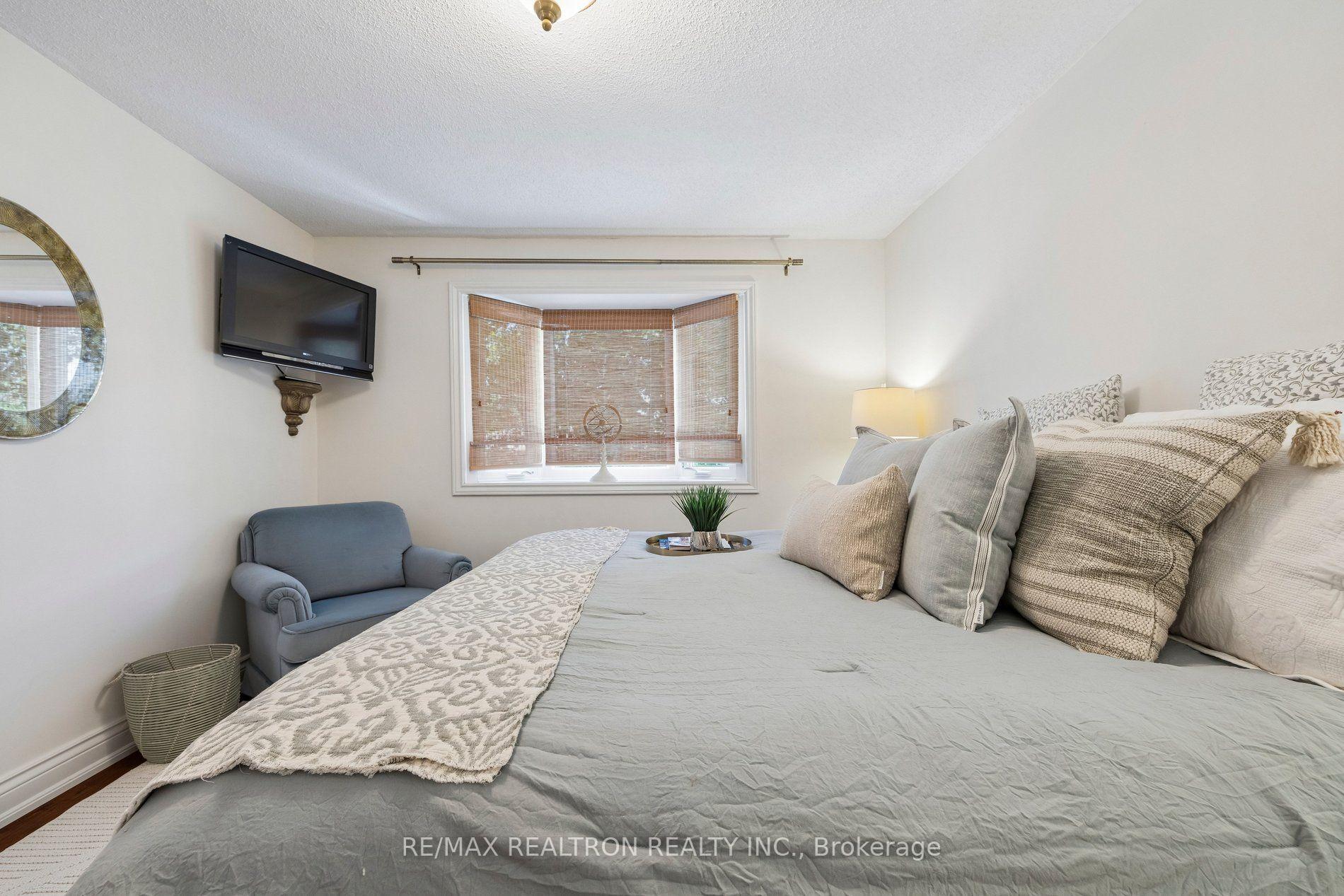 Photo 26 of 86 Reeve Drive, Markham, Markham Village — HOMEH
