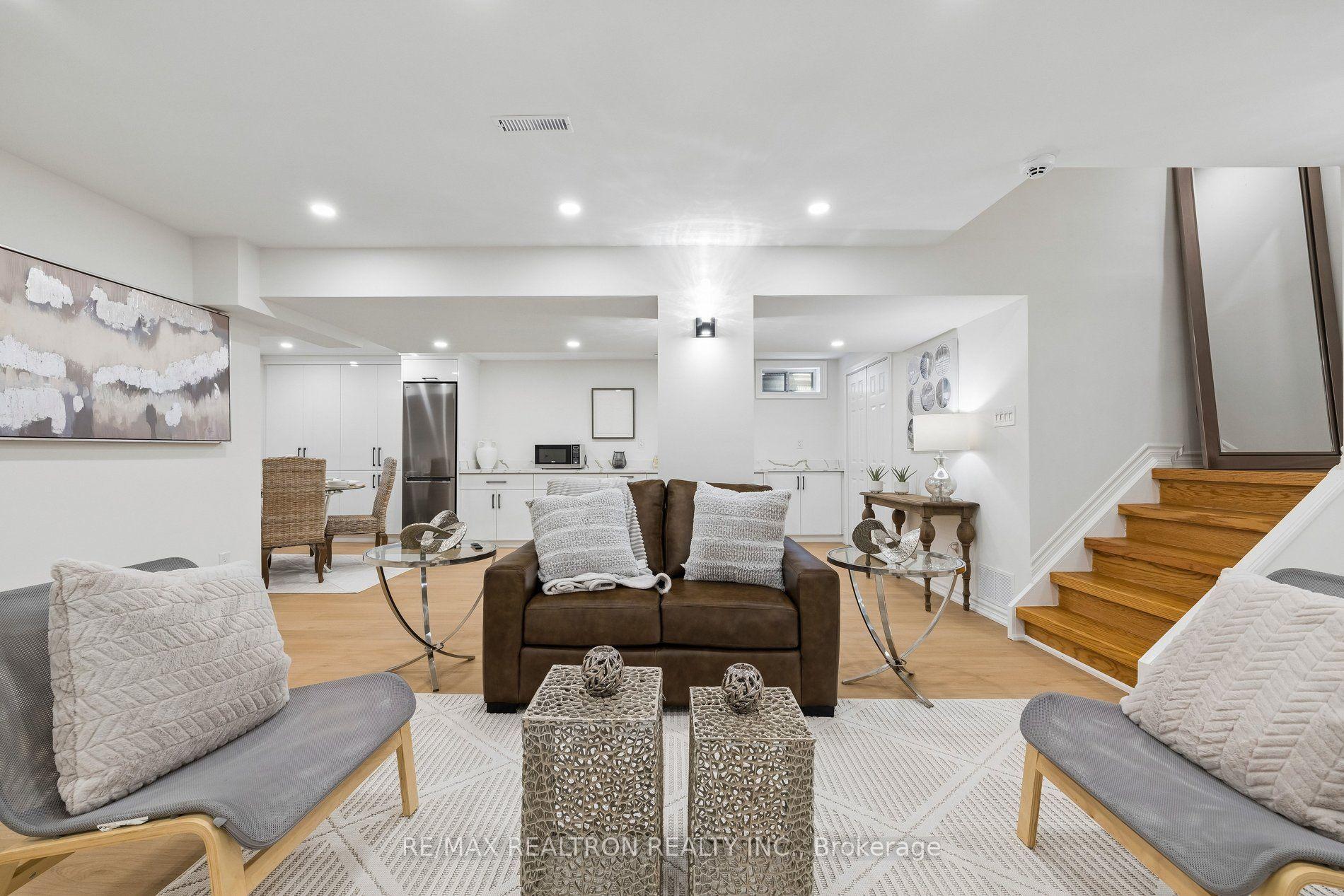 Photo 37 of 86 Reeve Drive, Markham, Markham Village — HOMEH