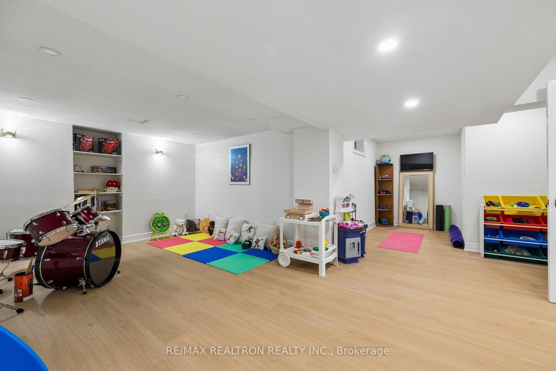 Photo 43 of 86 Reeve Drive, Markham, Markham Village — HOMEH