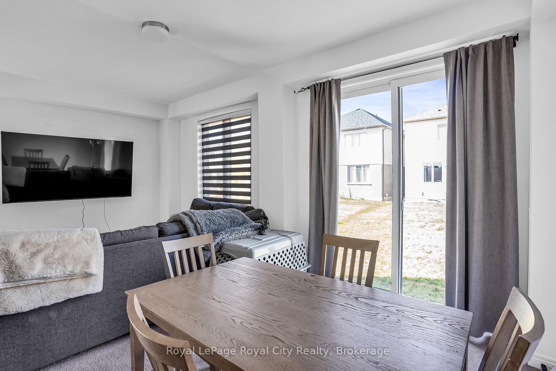 Photo 10 of 36 Prest Way, Centre Wellington, Fergus — HOMEH