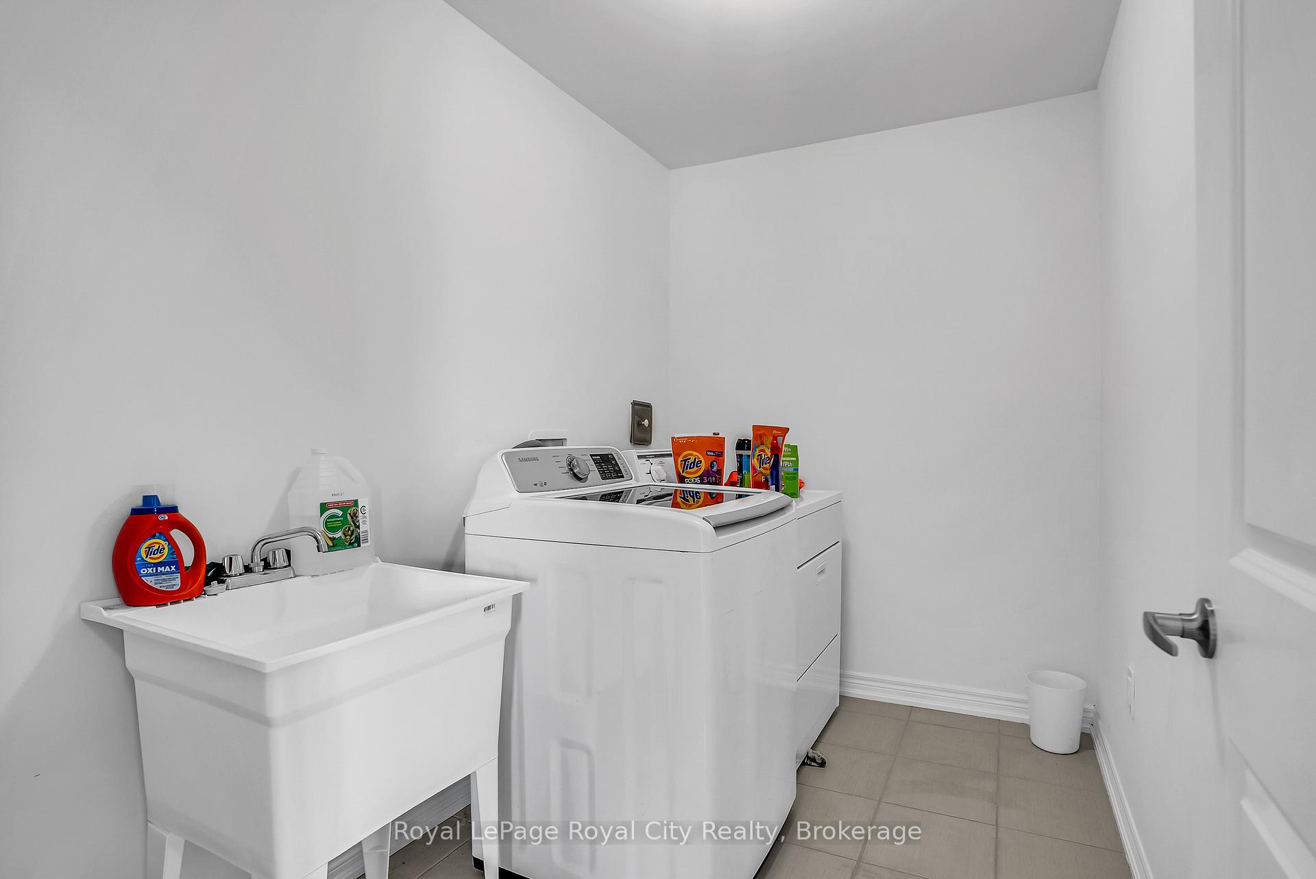 Photo 17 of 36 Prest Way, Centre Wellington, Fergus — HOMEH