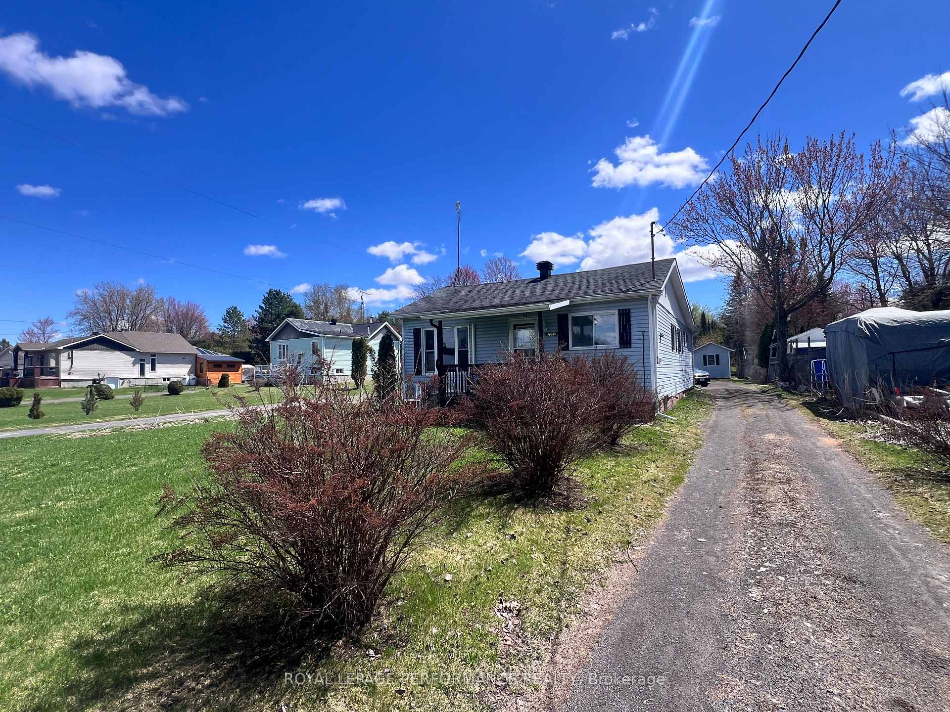 Photo 2 of 2082 Sandy Hill Road, Champlain, L'Orignal — HOMEH
