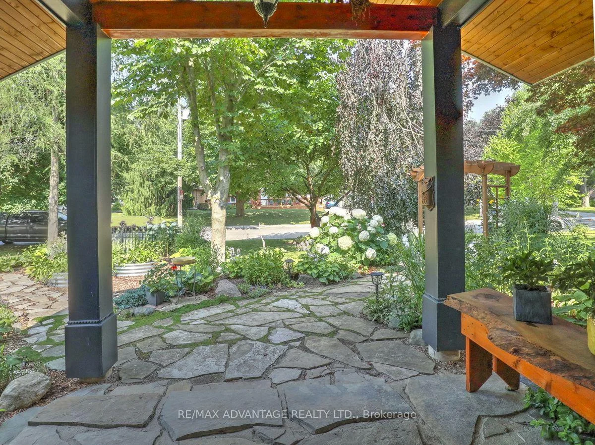 Photo 12 of 467 Jellicoe Crescent, London, South K — HOMEH