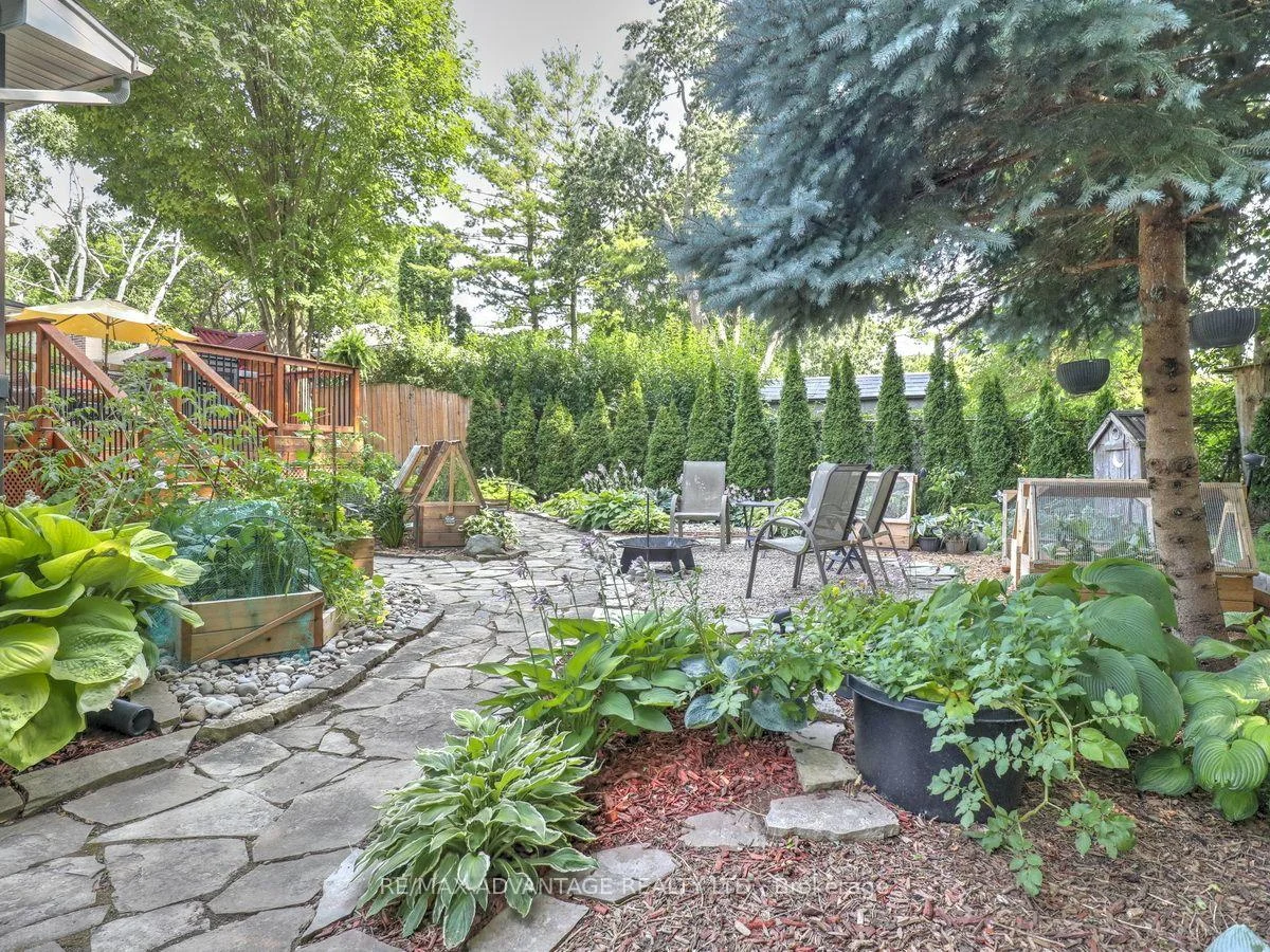 Photo 15 of 467 Jellicoe Crescent, London, South K — HOMEH