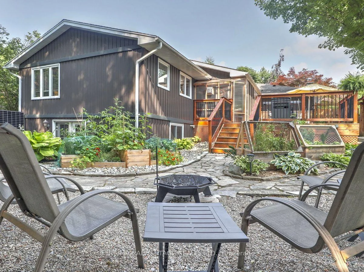 Photo 18 of 467 Jellicoe Crescent, London, South K — HOMEH
