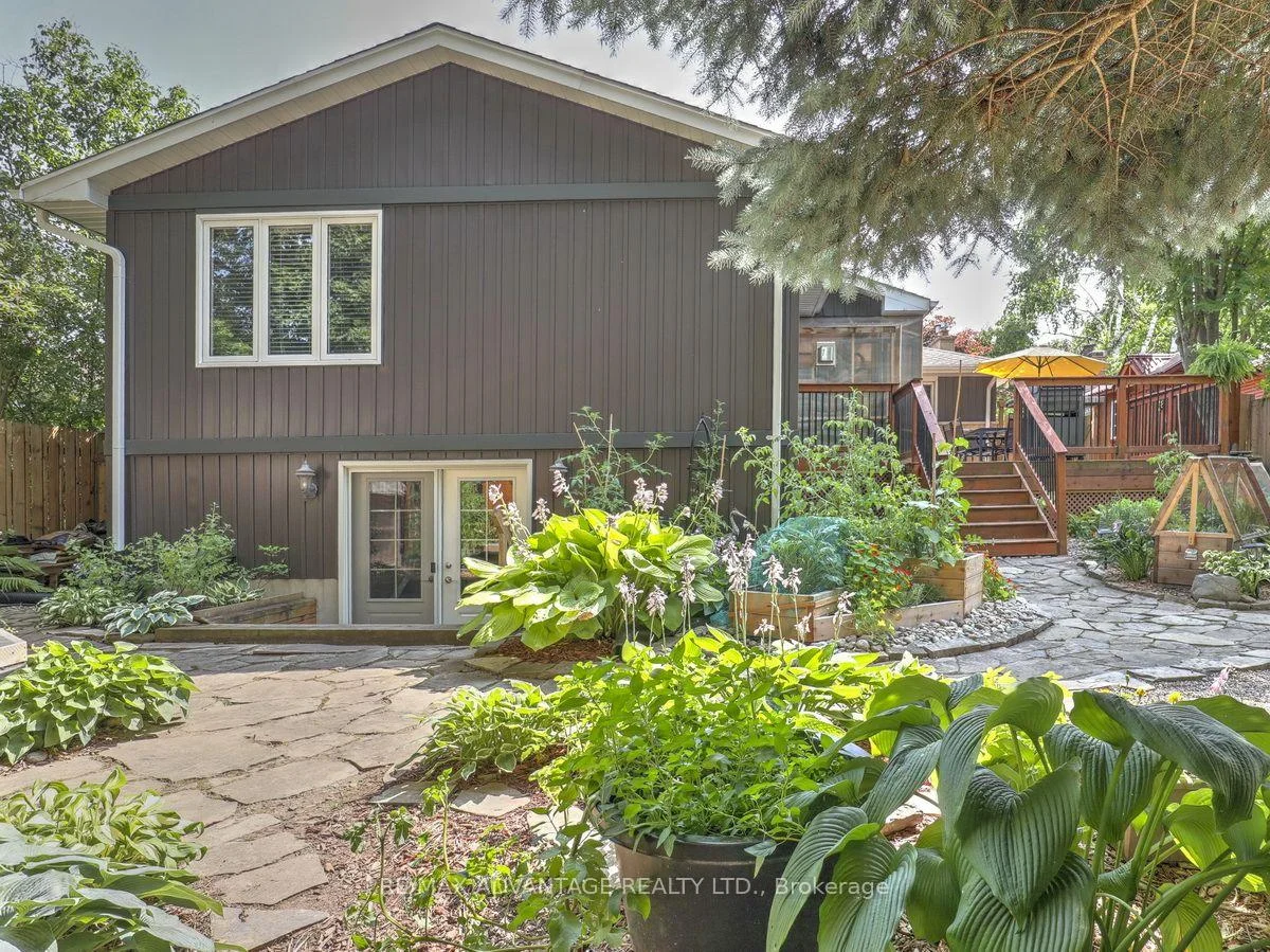 Photo 21 of 467 Jellicoe Crescent, London, South K — HOMEH