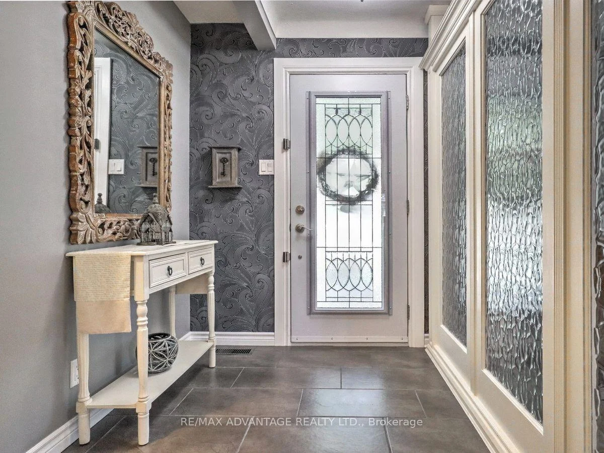 Photo 31 of 467 Jellicoe Crescent, London, South K — HOMEH