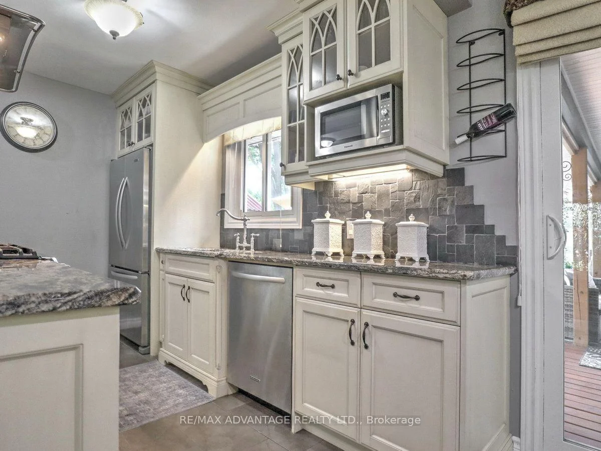 Photo 52 of 467 Jellicoe Crescent, London, South K — HOMEH