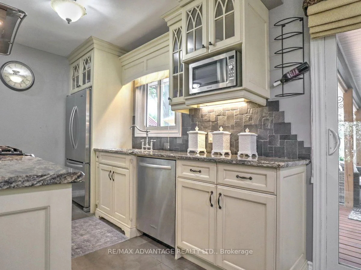 Photo 55 of 467 Jellicoe Crescent, London, South K — HOMEH