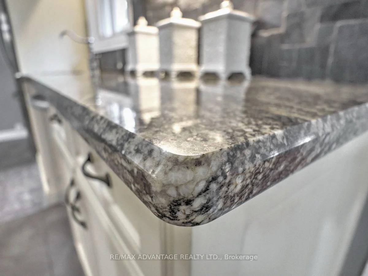 Photo 56 of 467 Jellicoe Crescent, London, South K — HOMEH