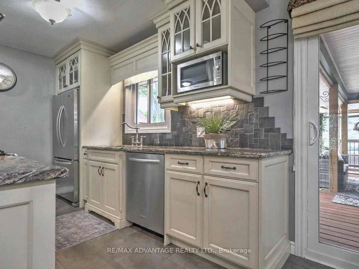 Photo 62 of 467 Jellicoe Crescent, London, South K — HOMEH
