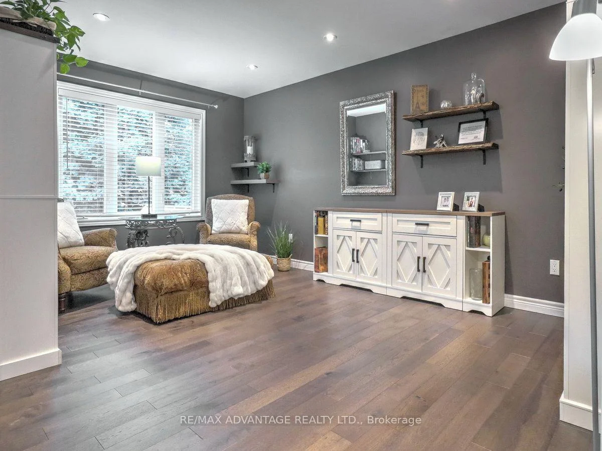Photo 94 of 467 Jellicoe Crescent, London, South K — HOMEH