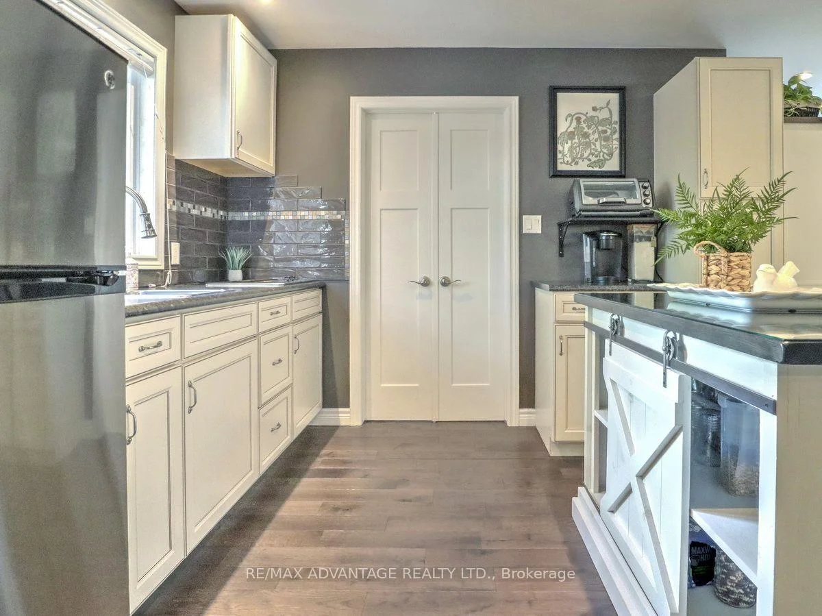 Photo 100 of 467 Jellicoe Crescent, London, South K — HOMEH
