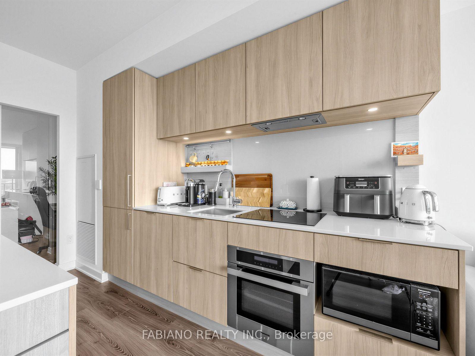 Photo 6 of Unit 1313, 28 Ann Street, Mississauga, Port Credit — HOMEH