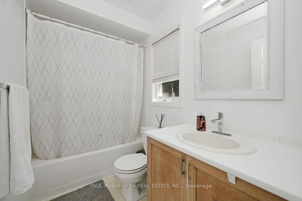 Photo 19 of 70 Sheppard's Glen Avenue, Ottawa, Kanata - Emerald Meadows/Trailwest — HOMEH