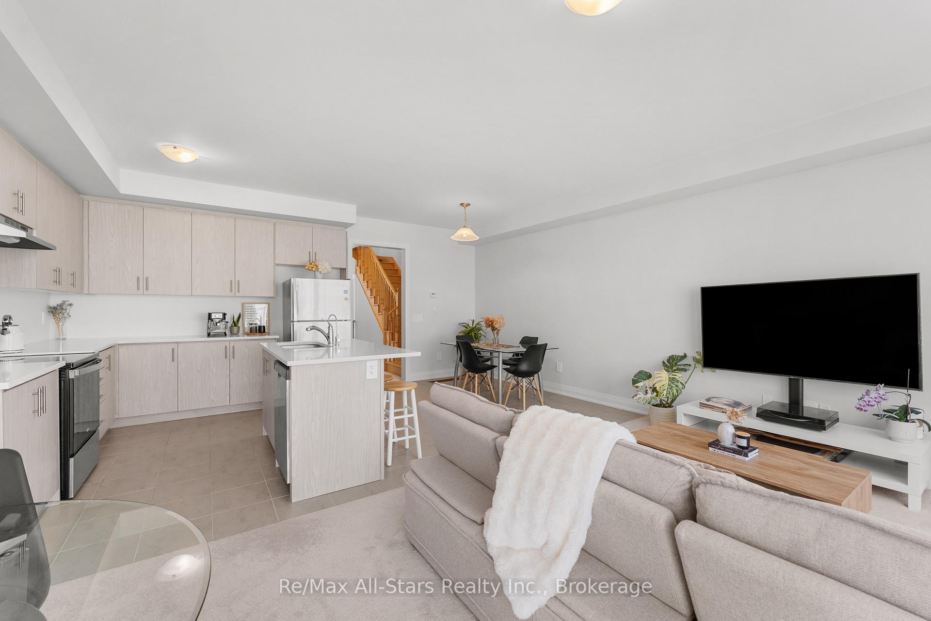 Photo 11 of 7 Keenan Street, Kawartha Lakes, Lindsay — HOMEH