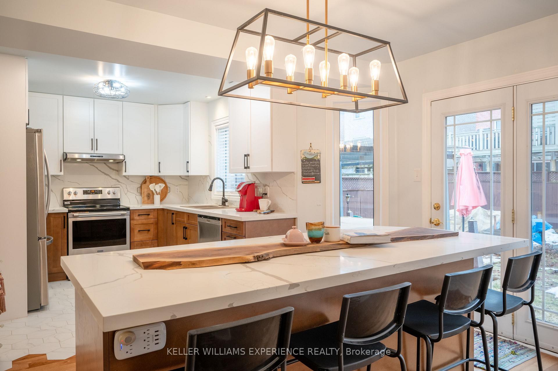 Photo 10 of 43 Dunnett Drive, Barrie, Ardagh — HOMEH