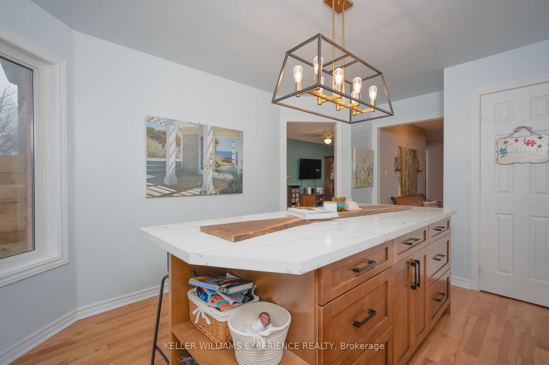 Photo 12 of 43 Dunnett Drive, Barrie, Ardagh — HOMEH