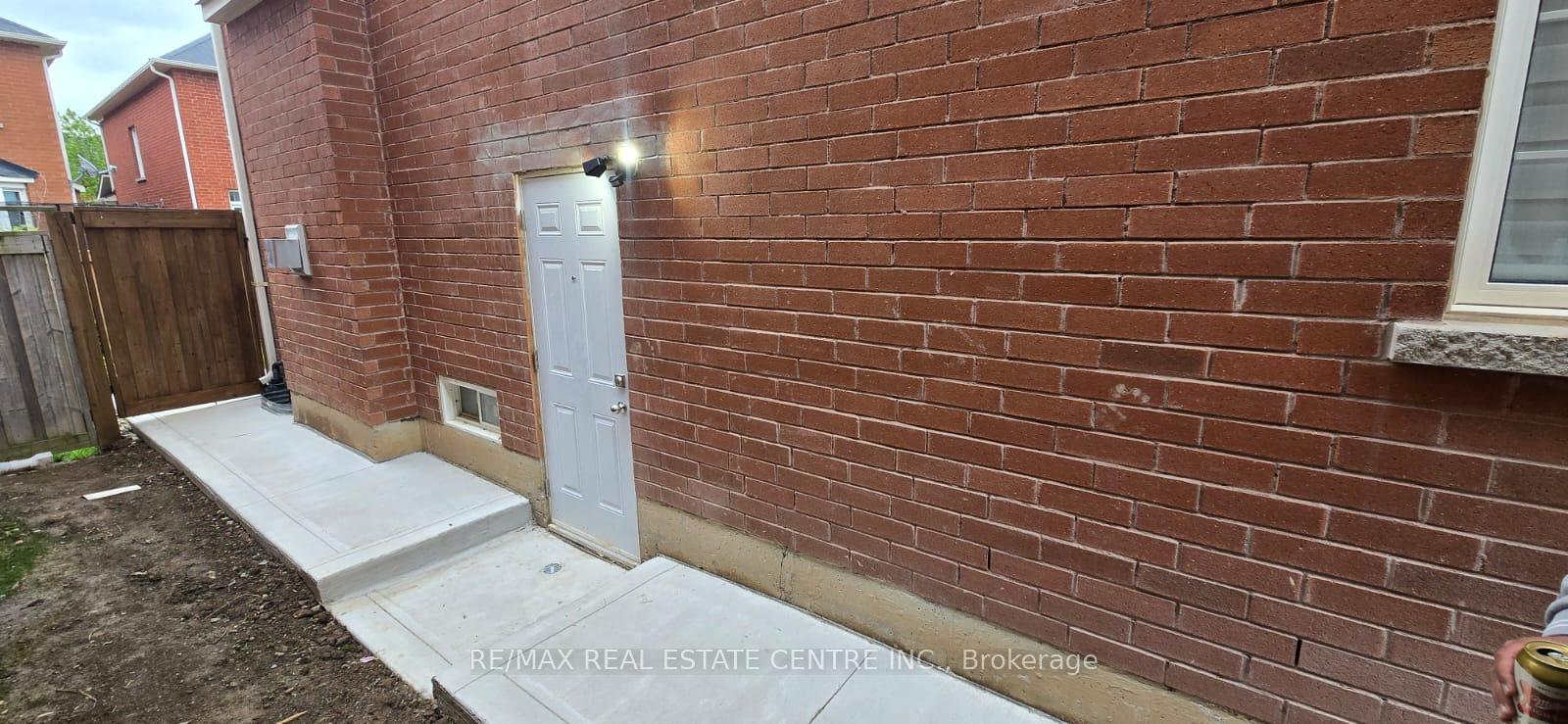 Photo 3 of Unit Bsmt., 389-1 Nairn Circle, Milton, Scott — HOMEH