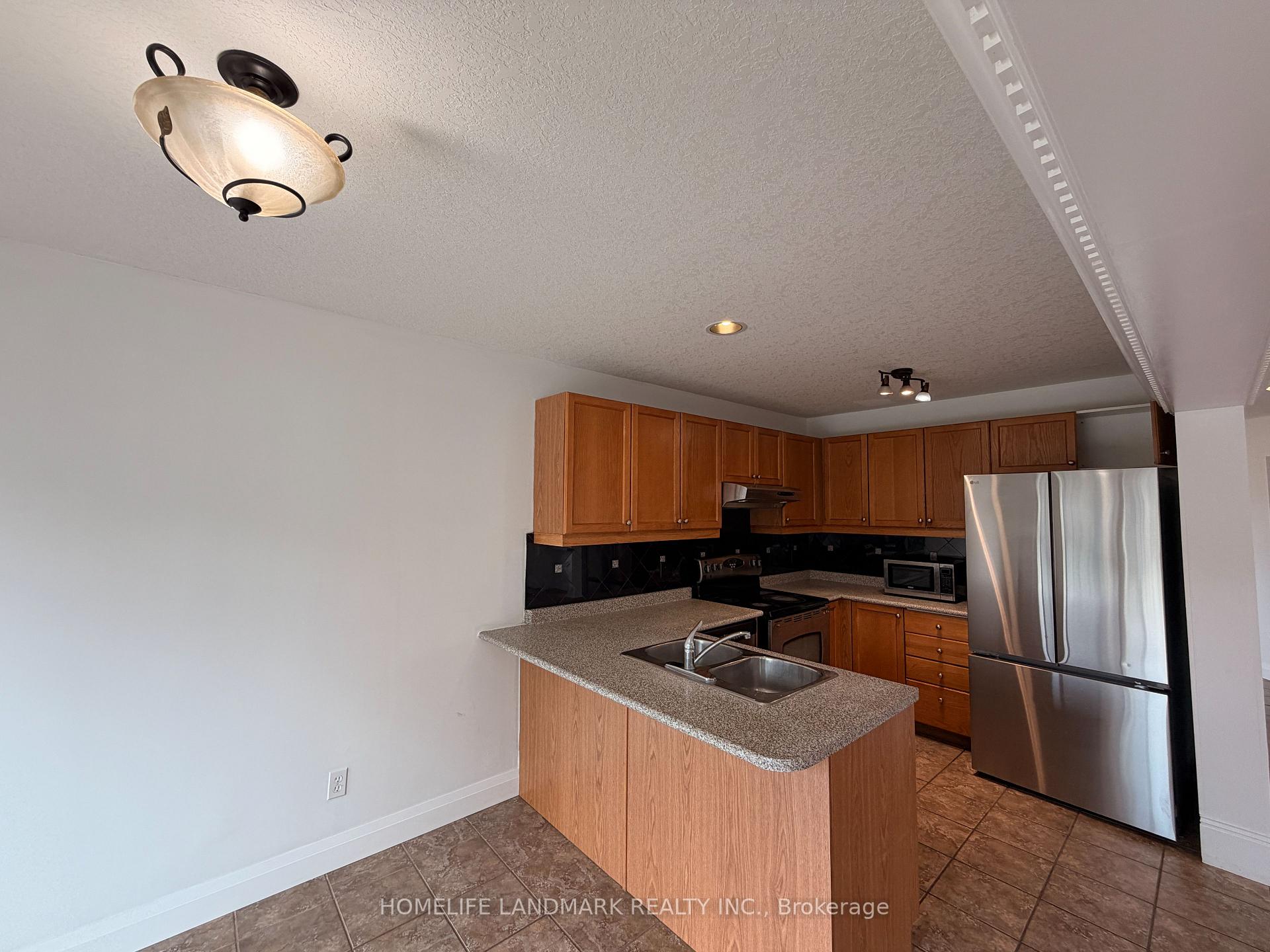 Photo 3 of 921 Windflower Place, Kitchener, Larentian West — HOMEH