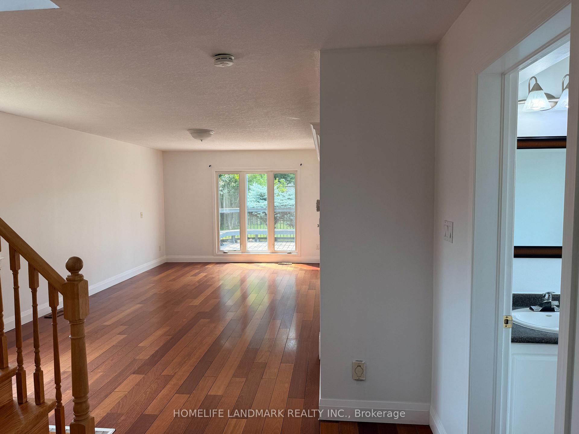 Photo 4 of 921 Windflower Place, Kitchener, Larentian West — HOMEH