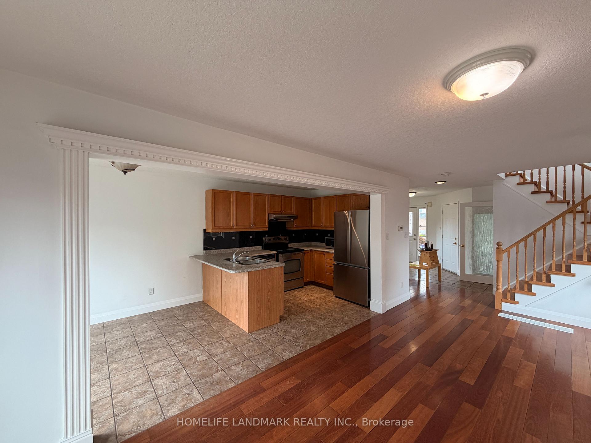 Photo 5 of 921 Windflower Place, Kitchener, Larentian West — HOMEH