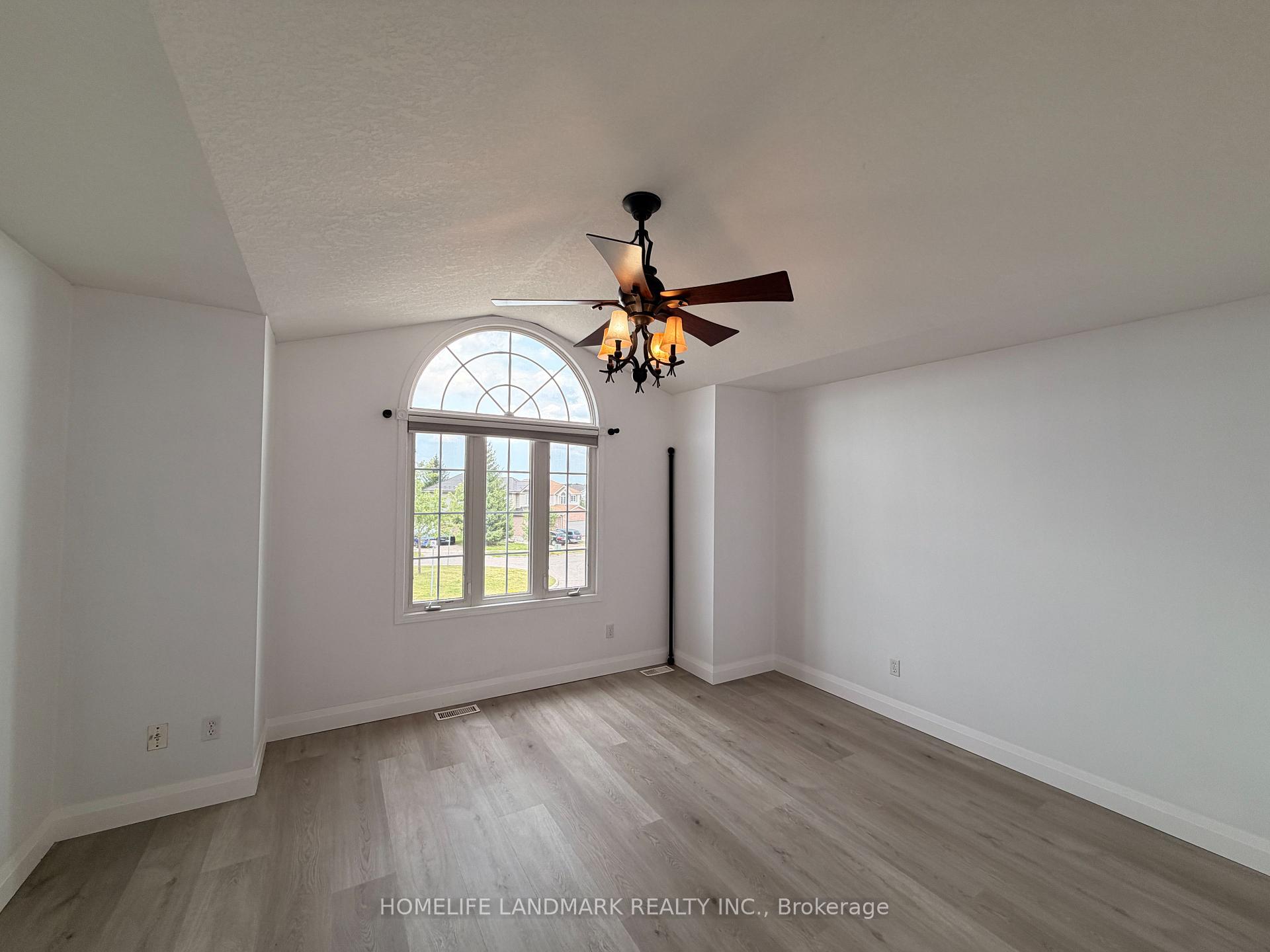 Photo 9 of 921 Windflower Place, Kitchener, Larentian West — HOMEH
