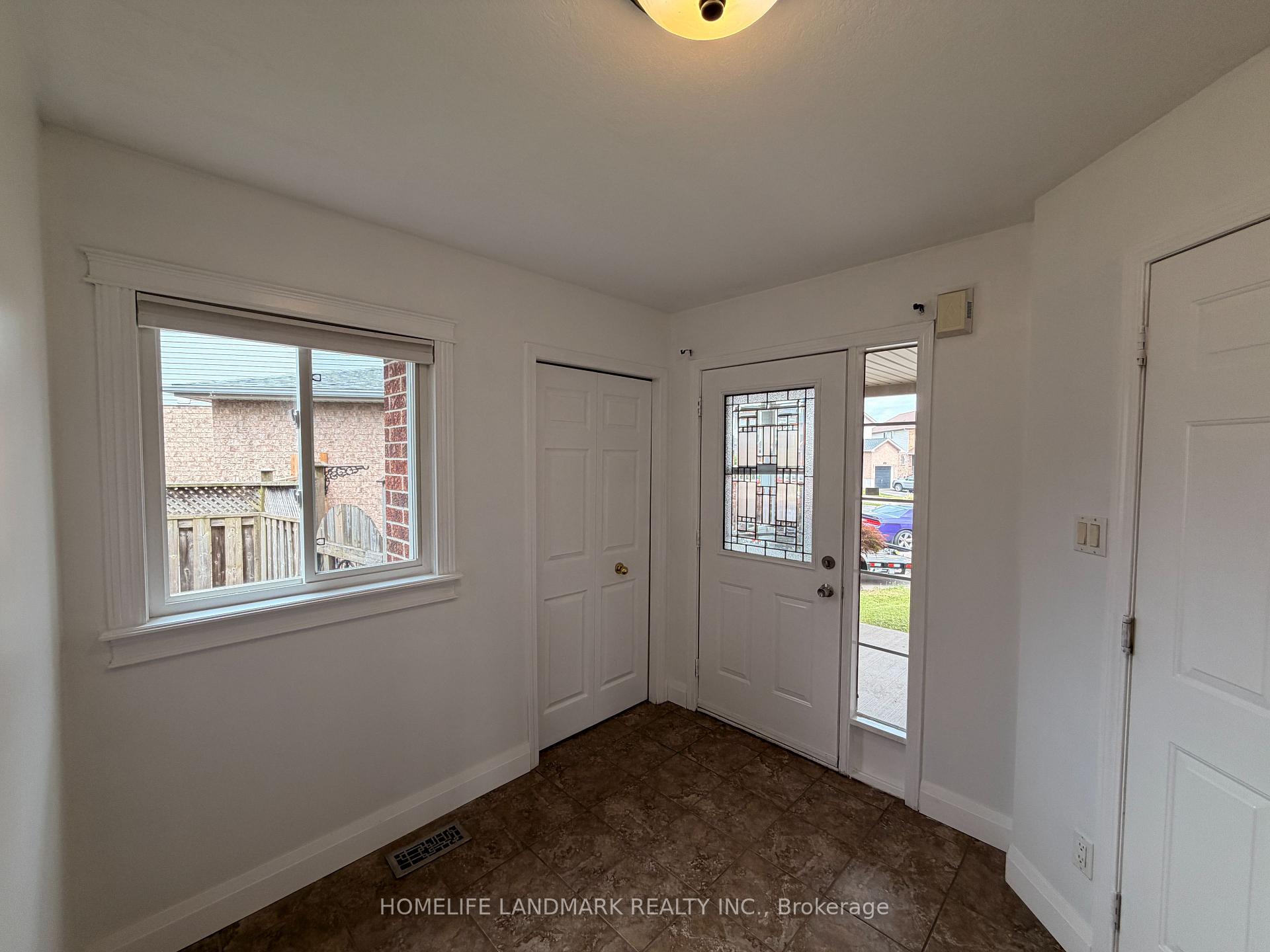 Photo 12 of 921 Windflower Place, Kitchener, Larentian West — HOMEH