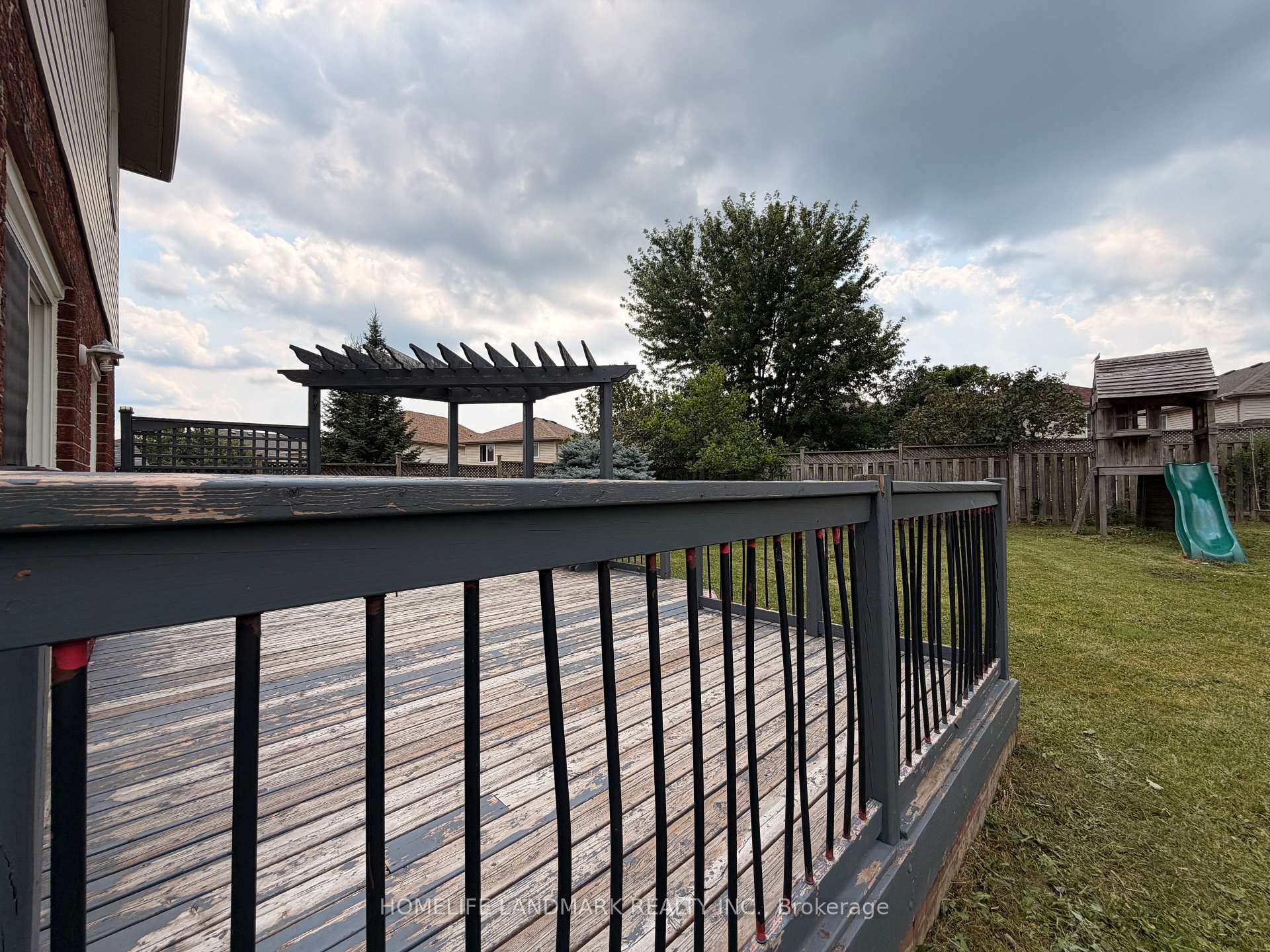 Photo 16 of 921 Windflower Place, Kitchener, Larentian West — HOMEH