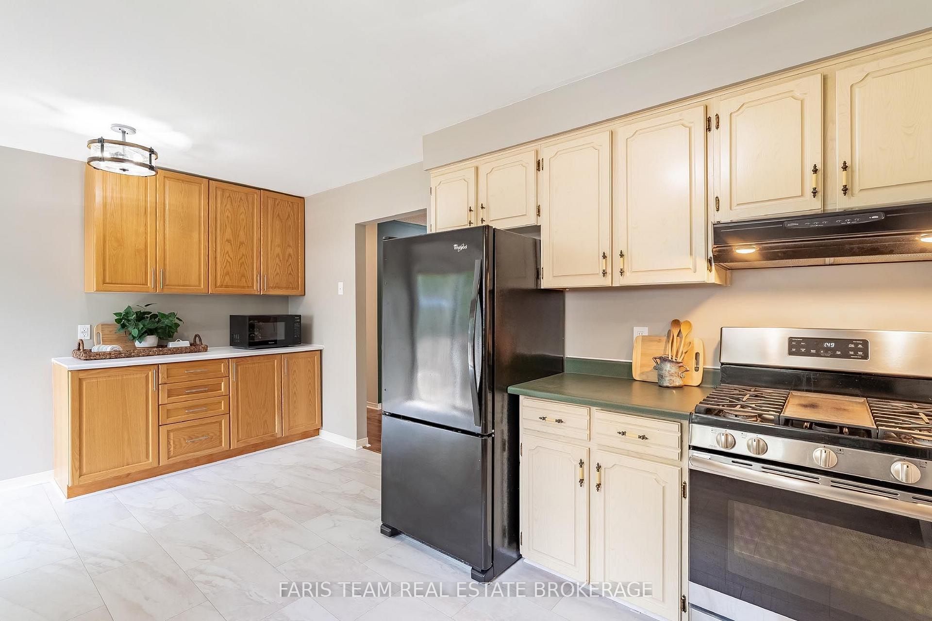 Photo 3 of 1202 Sunnidale Road, Springwater, Centre Vespra — HOMEH