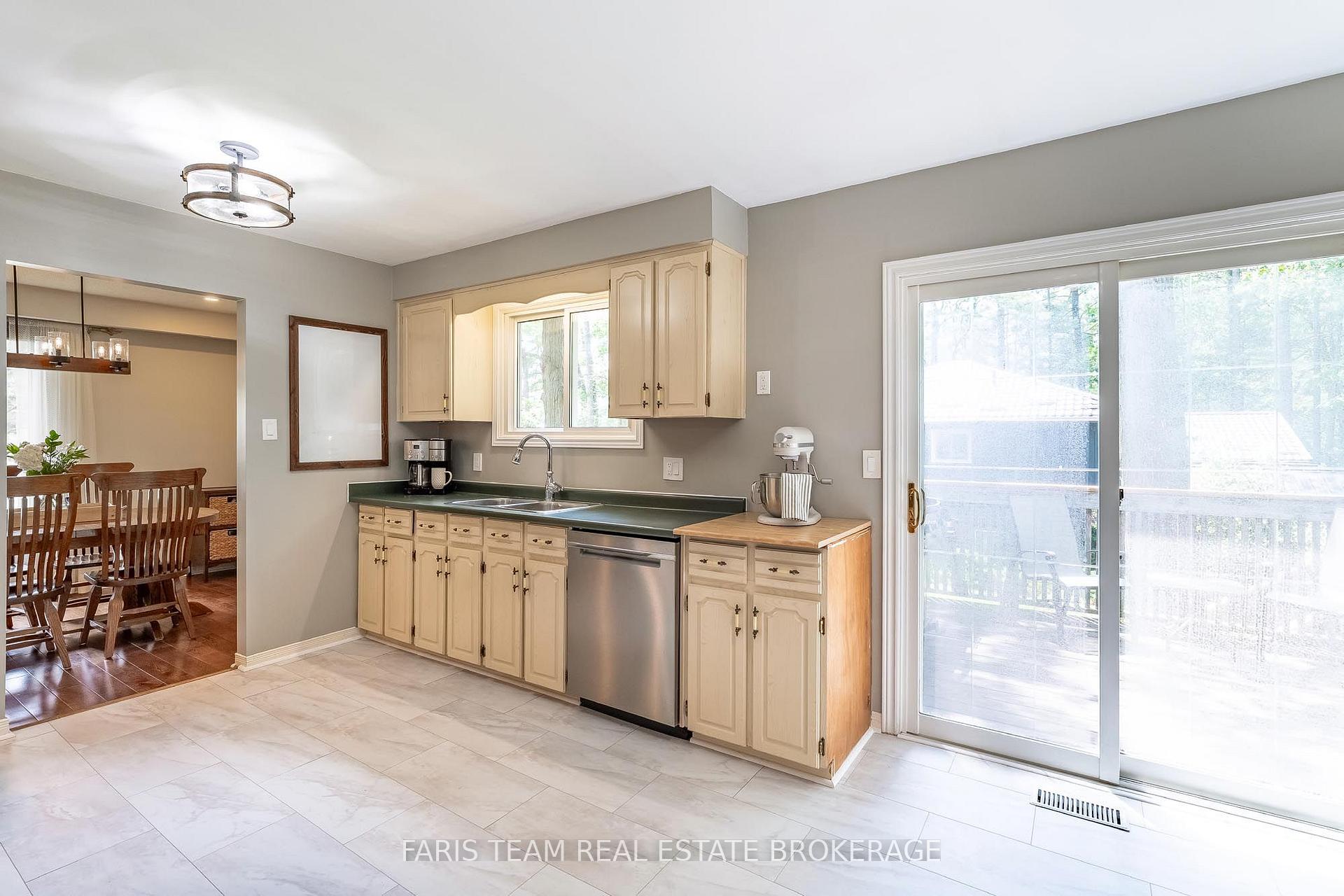 Photo 4 of 1202 Sunnidale Road, Springwater, Centre Vespra — HOMEH