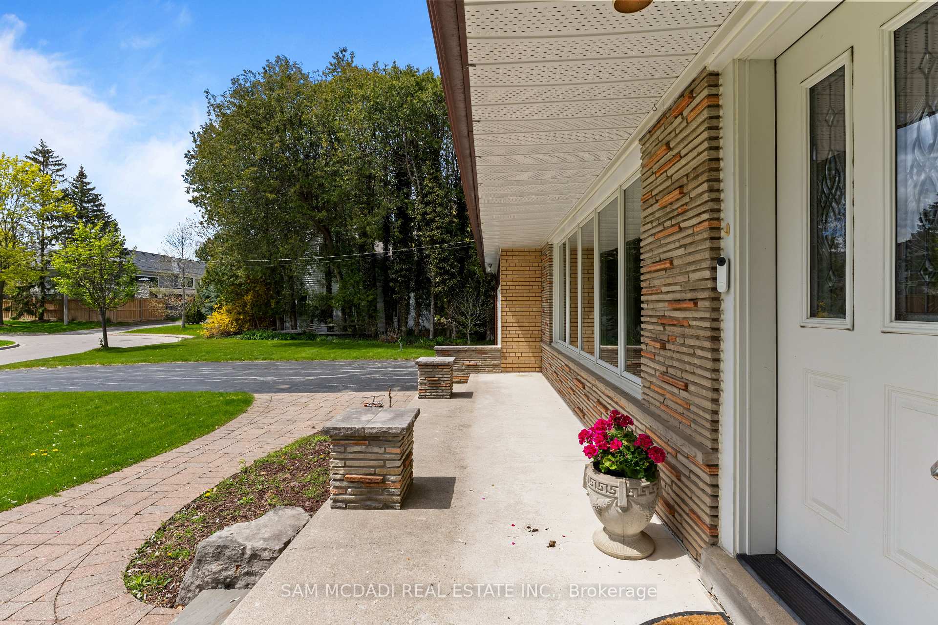Photo 3 of 521 Vanessa Crescent, Mississauga, Lorne Park — HOMEH