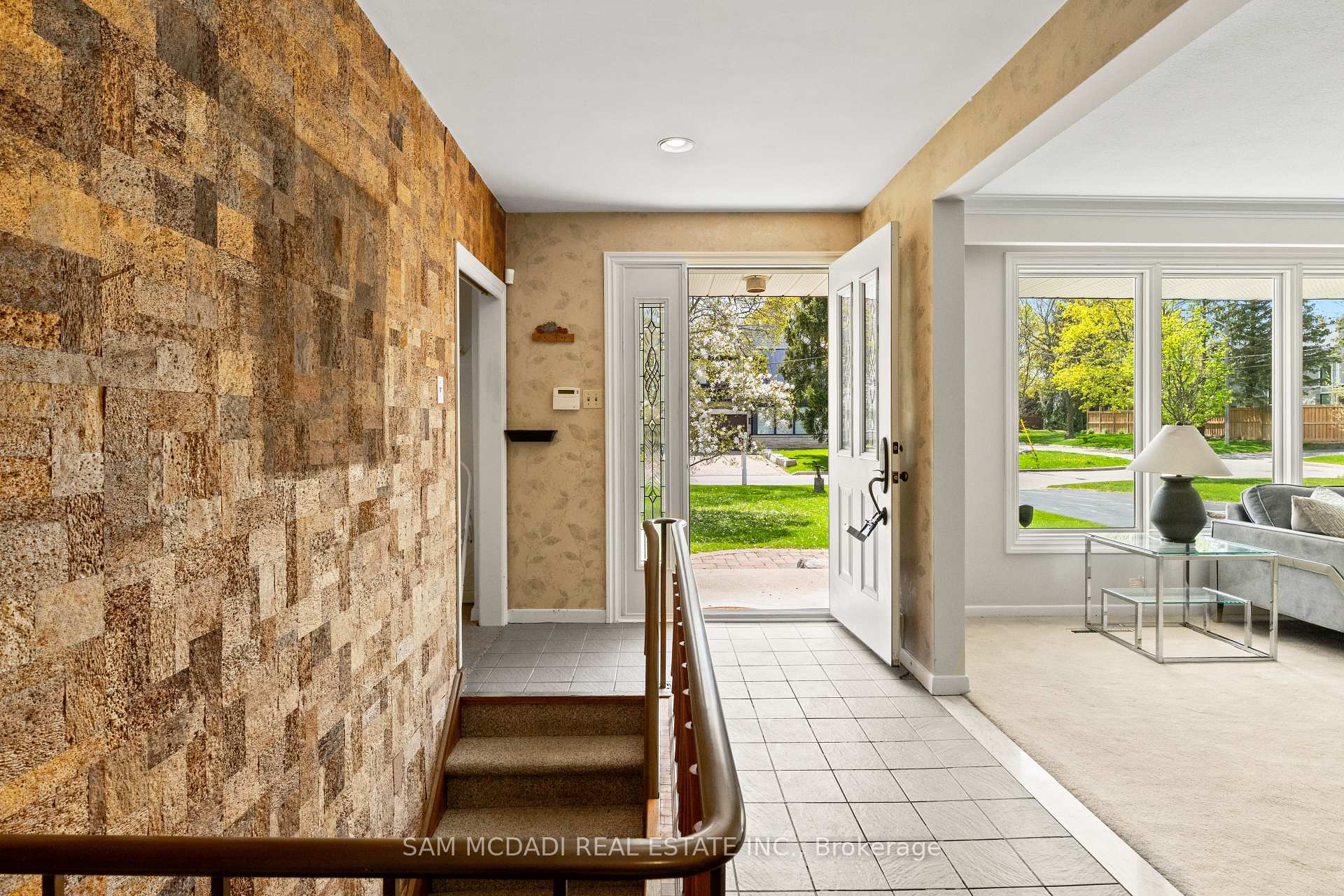 Photo 4 of 521 Vanessa Crescent, Mississauga, Lorne Park — HOMEH
