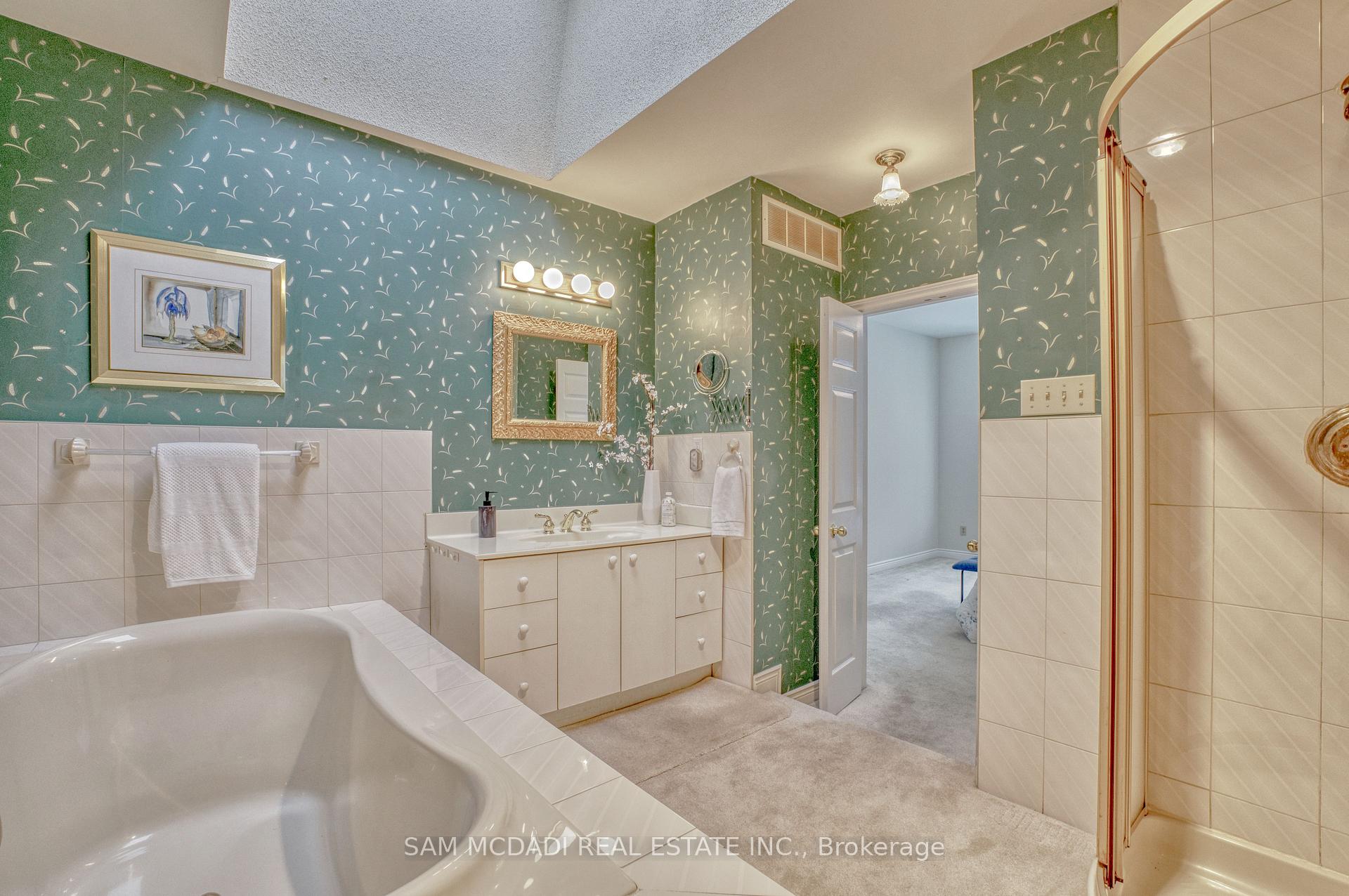 Photo 17 of 521 Vanessa Crescent, Mississauga, Lorne Park — HOMEH