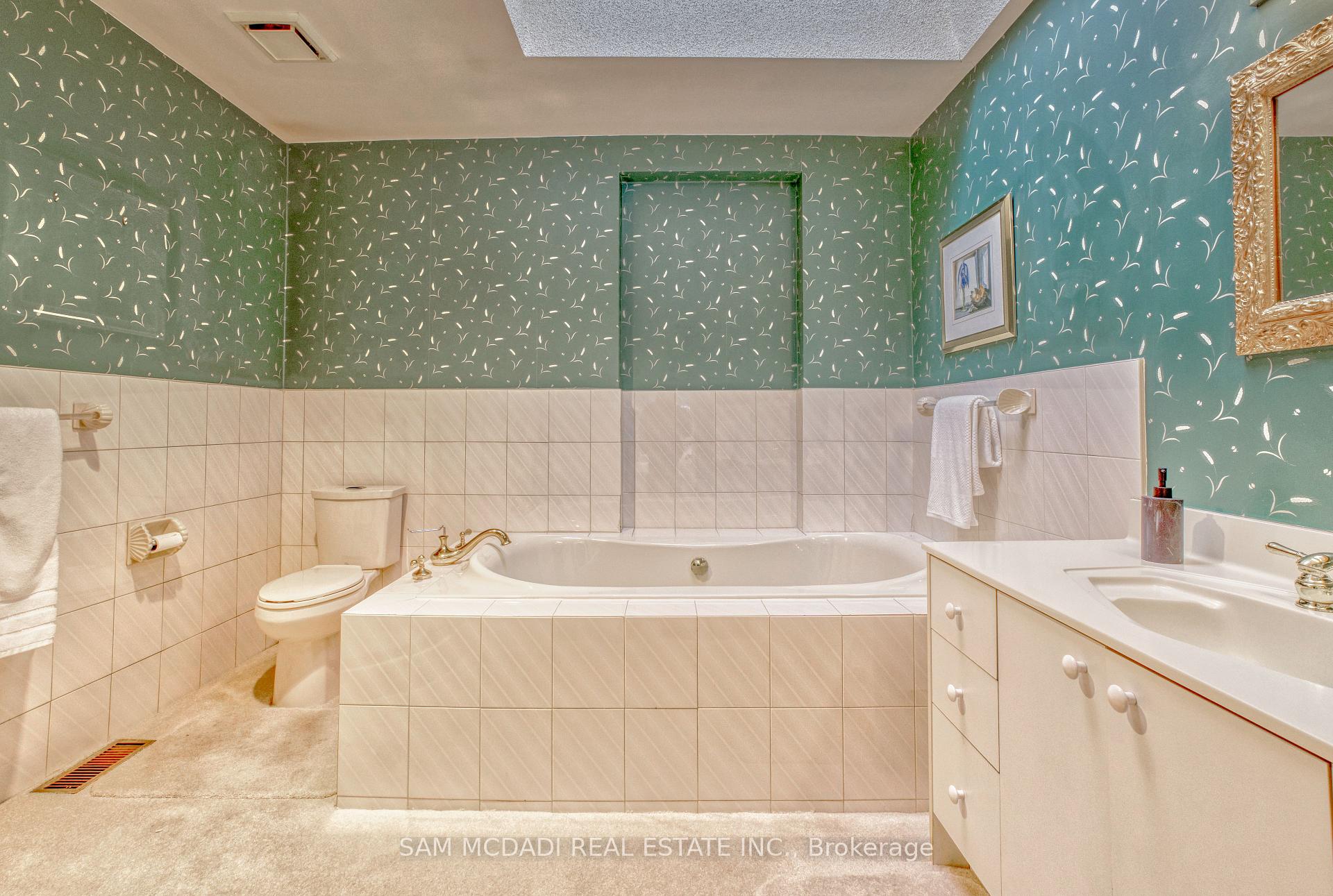 Photo 18 of 521 Vanessa Crescent, Mississauga, Lorne Park — HOMEH