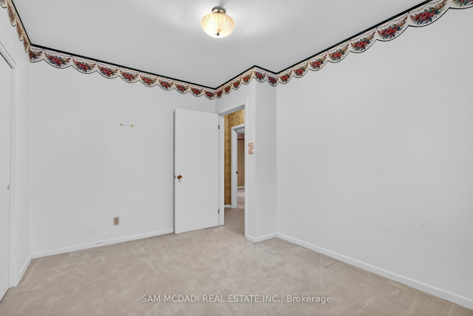Photo 21 of 521 Vanessa Crescent, Mississauga, Lorne Park — HOMEH