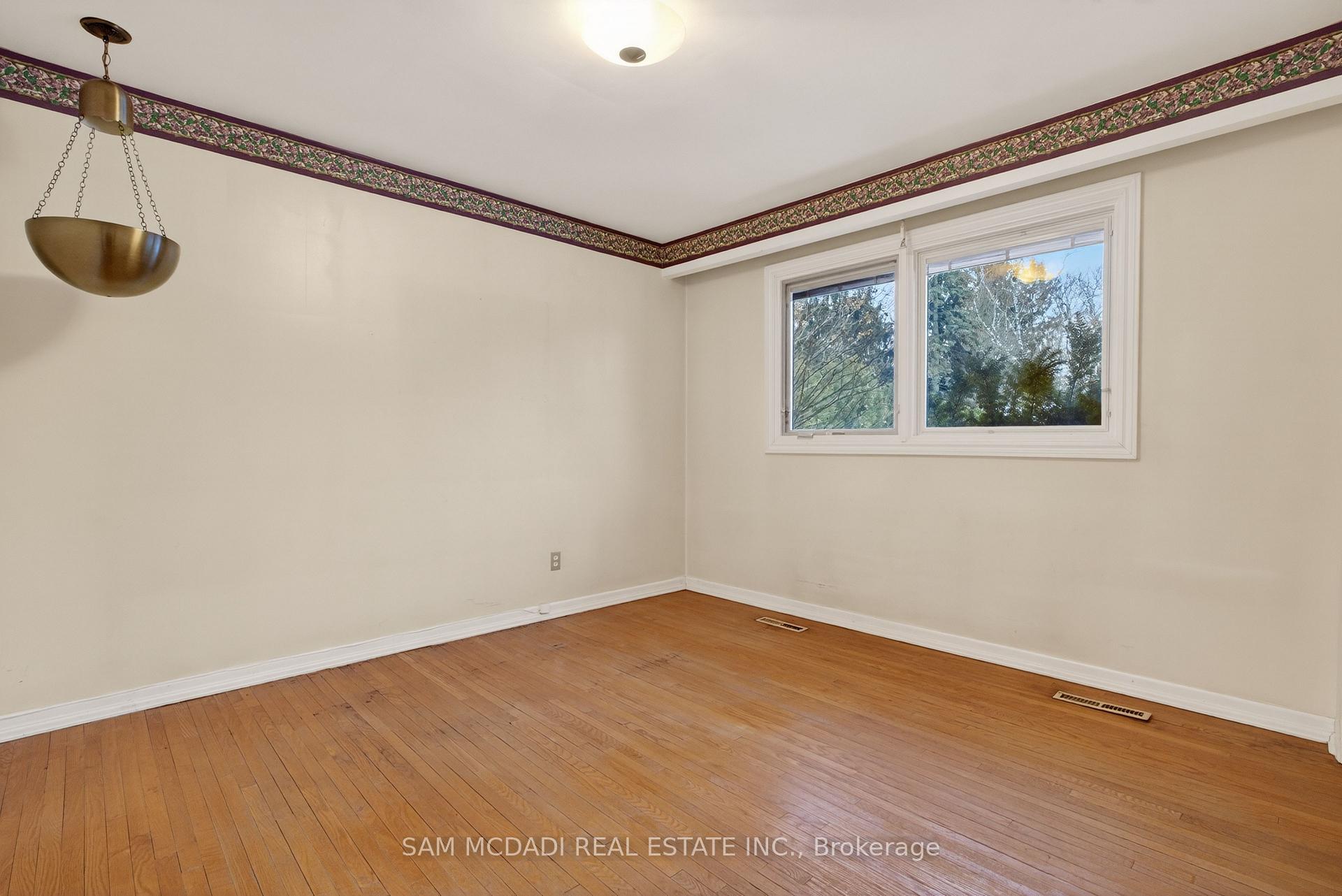 Photo 23 of 521 Vanessa Crescent, Mississauga, Lorne Park — HOMEH