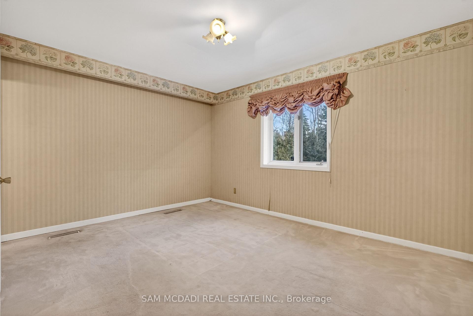 Photo 24 of 521 Vanessa Crescent, Mississauga, Lorne Park — HOMEH