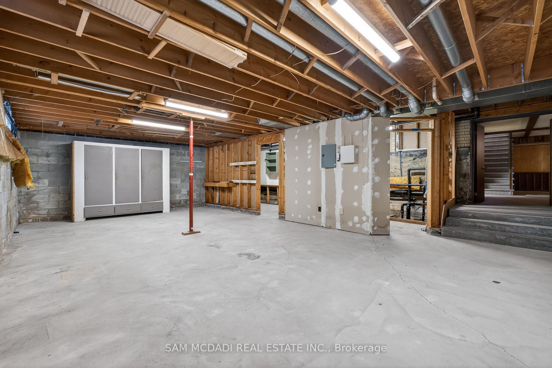 Photo 32 of 521 Vanessa Crescent, Mississauga, Lorne Park — HOMEH