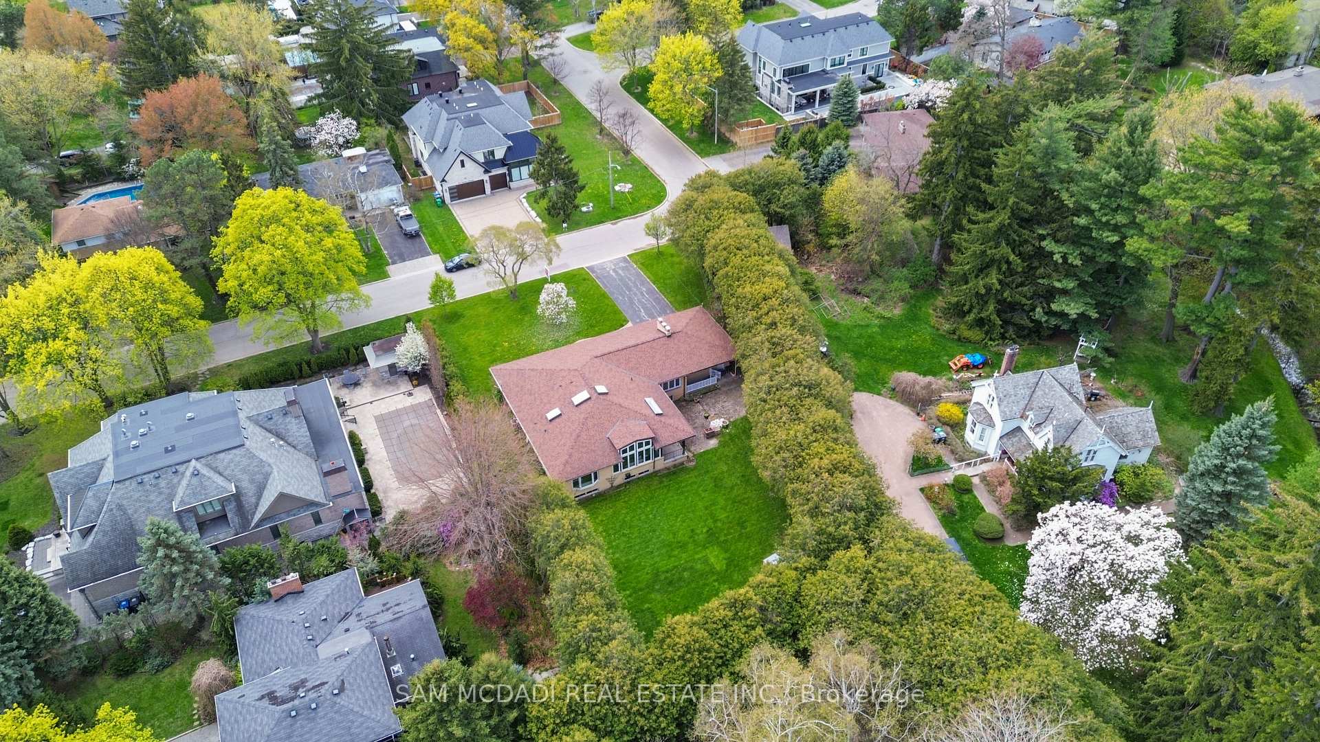 Photo 37 of 521 Vanessa Crescent, Mississauga, Lorne Park — HOMEH