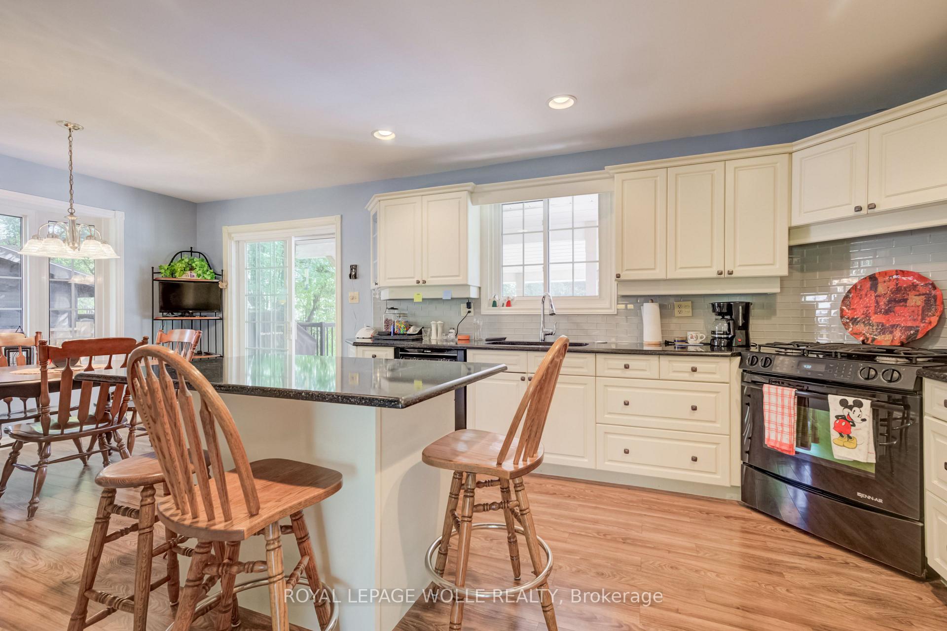 Photo 5 of 291 Villa Place, Waterloo, Lincoln Village — HOMEH