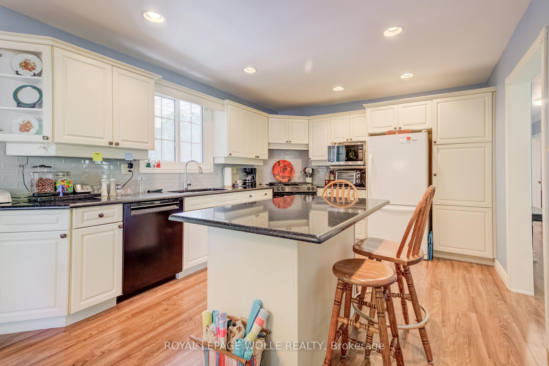 Photo 6 of 291 Villa Place, Waterloo, Lincoln Village — HOMEH
