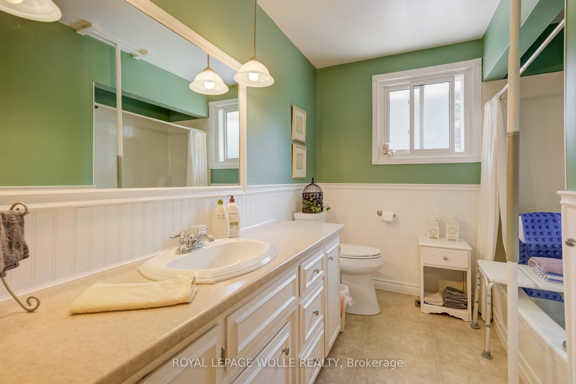 Photo 10 of 291 Villa Place, Waterloo, Lincoln Village — HOMEH